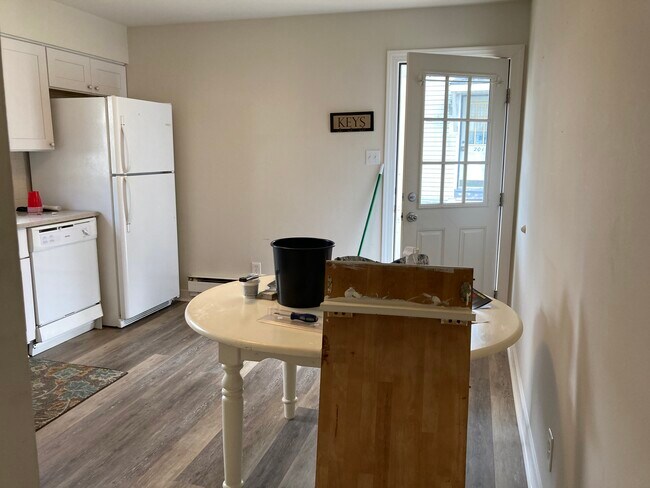 Kitchen - 205 N Hamilton St