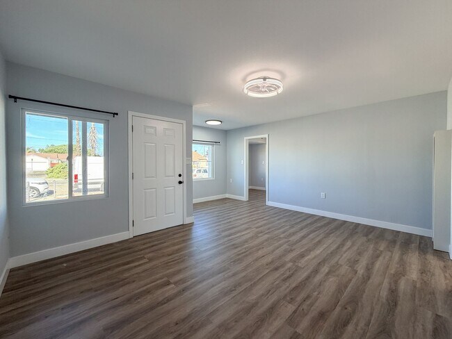 Foto del edificio - 502-504 E Hemlock- LT