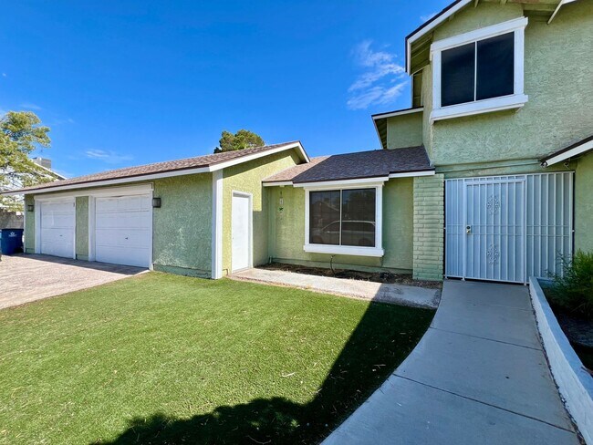 Building Photo - TIMELESS 3BD/2.5BA HOME W/ NEW KITCHEN QUA...
