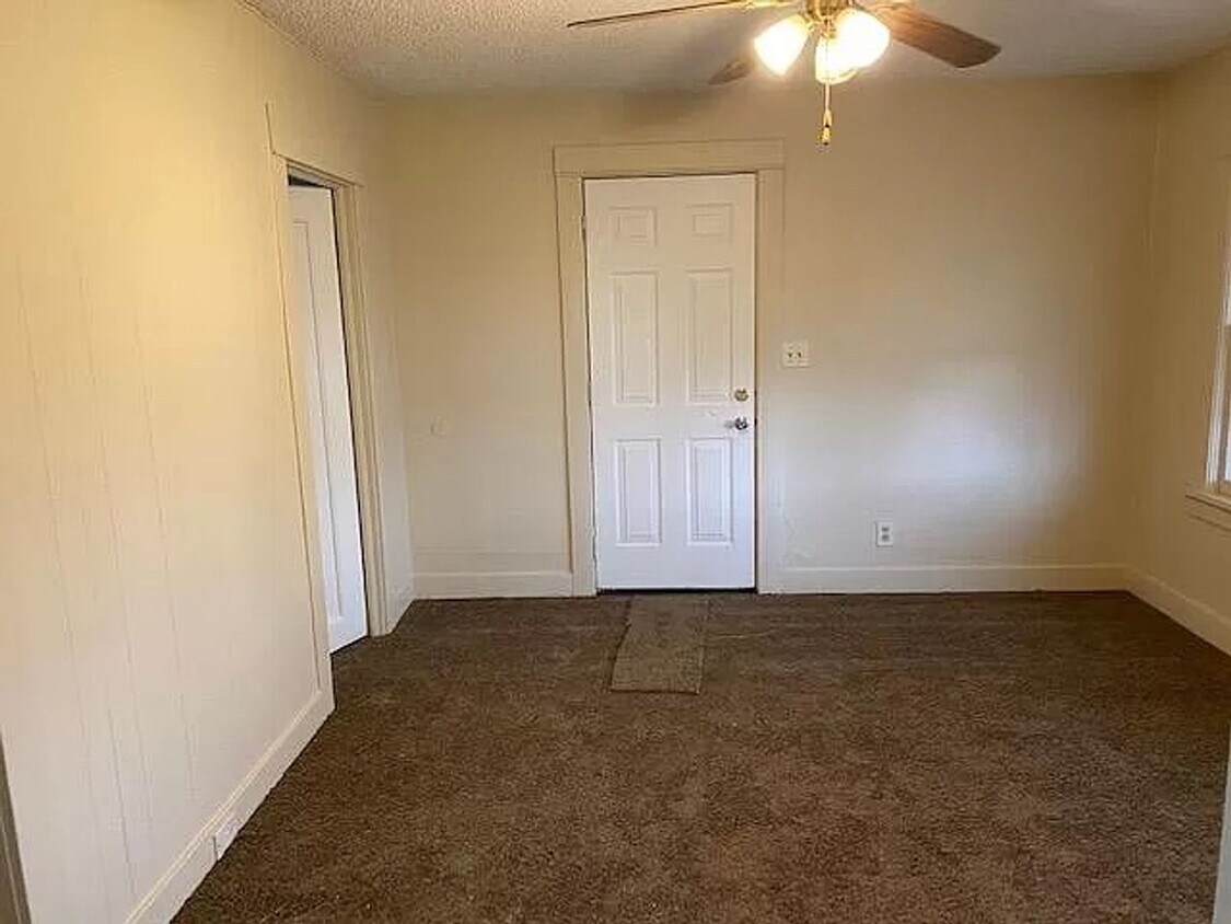 Building Photo - 3 bedroom home!