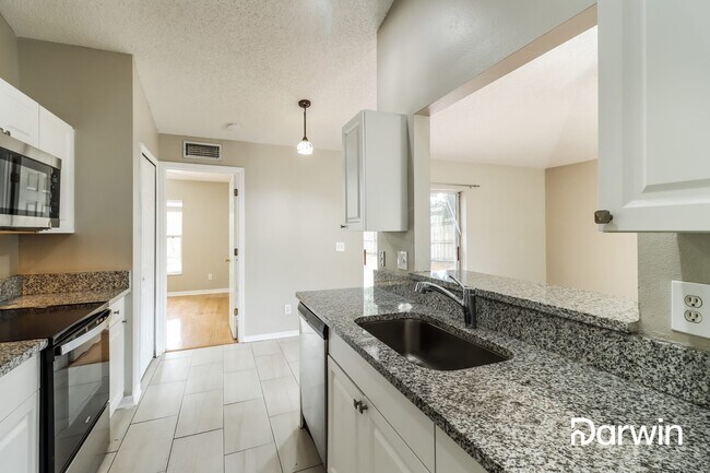 Building Photo - 1301 E Curtis St, Tampa, FL 33603
