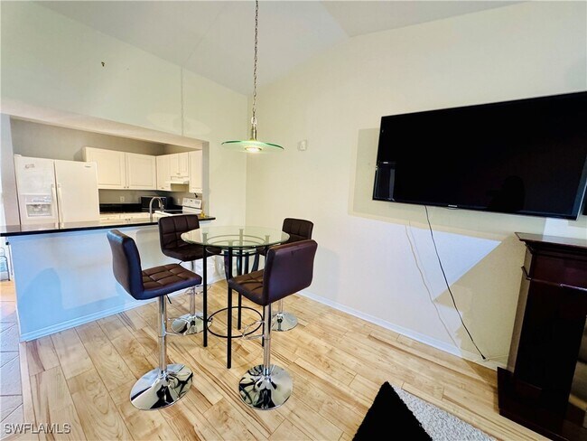 Foto del edificio - 8224 Key Royal Cir