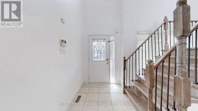 Building Photo - 335 Marble Pl