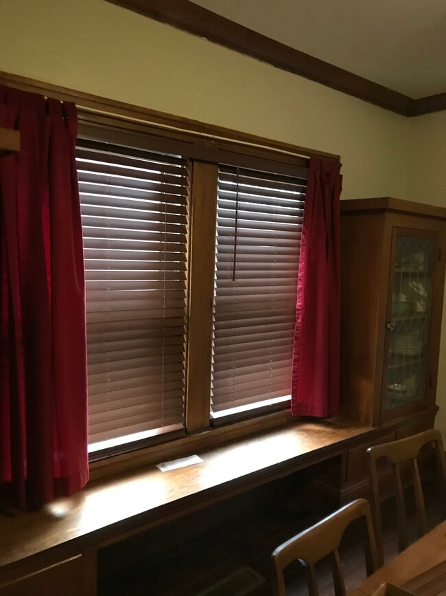 Custom blinds throughout apartment! - 5719 Franklin Blvd
