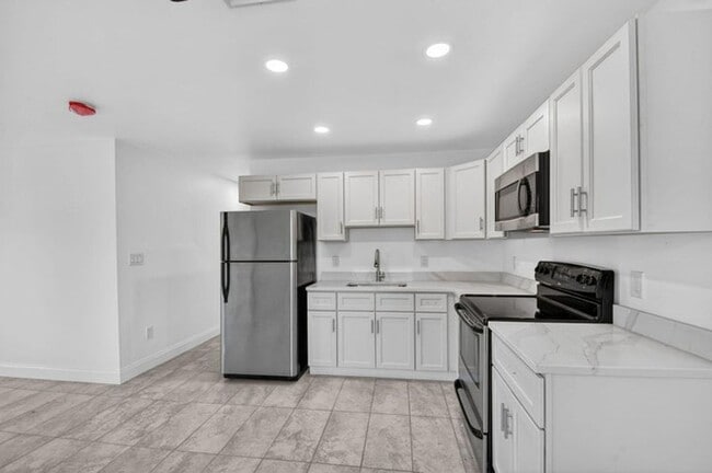 Photo - 917 W 2nd St House