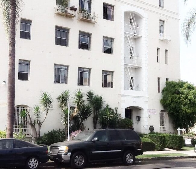 Photo - 901 S Kingsley Dr Apartment