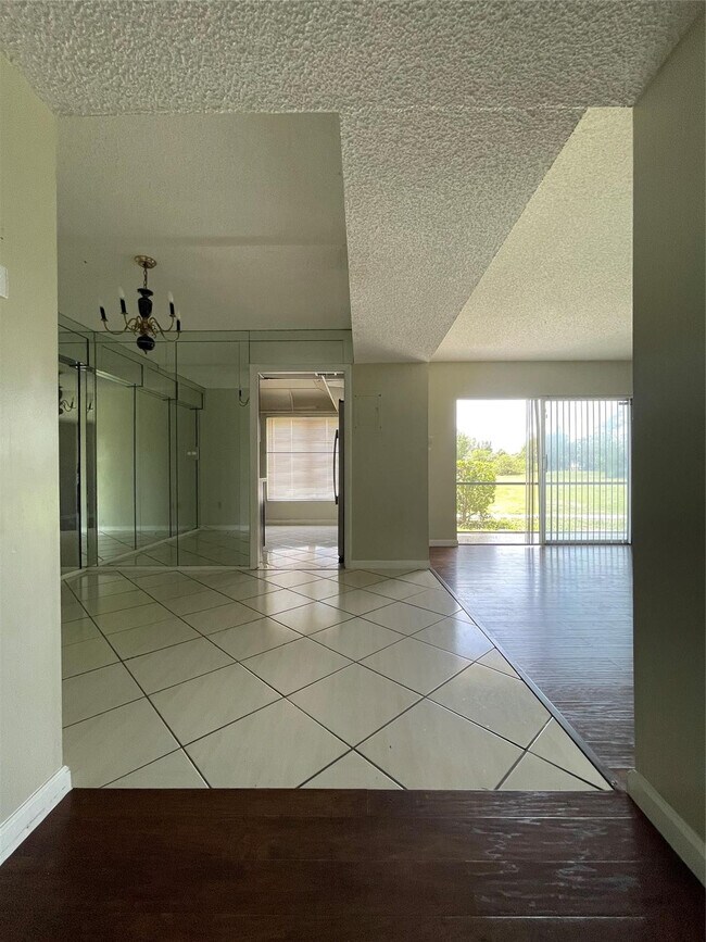 Foto del edificio - 4158 Inverrary Dr