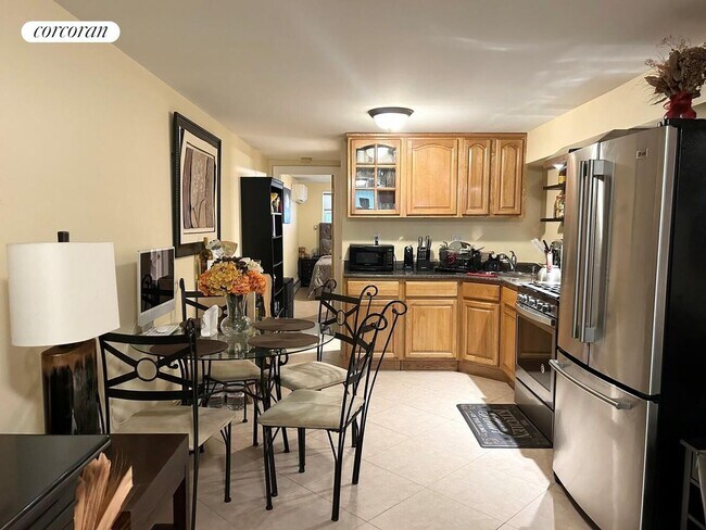 Foto del edificio - 6917 Ridge Blvd