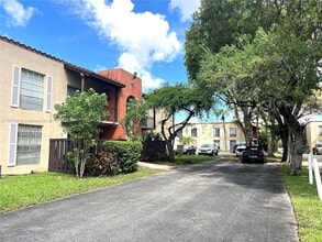Building Photo - 10822 N Kendall Dr