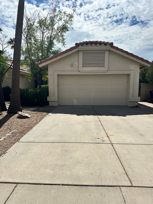 Photo - 5631 E Hartford Ave House