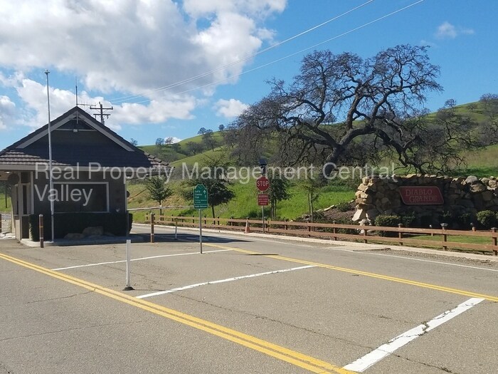 Primary Photo - 20537 Sarazen Ln