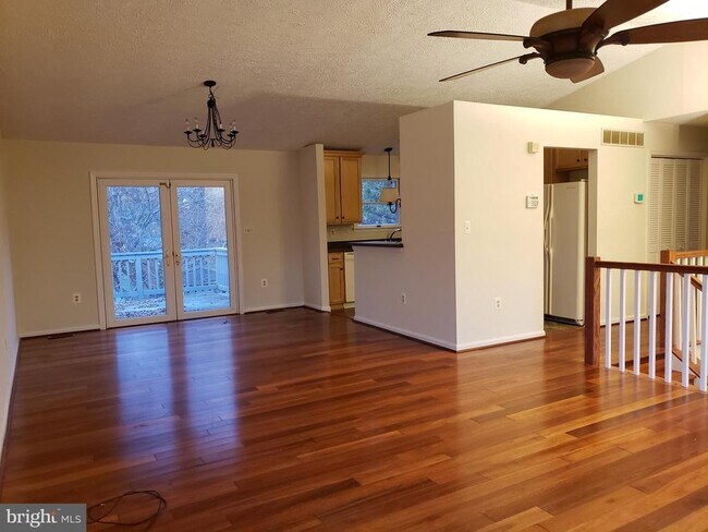 Foto del edificio - 724 Hillcrest Dr