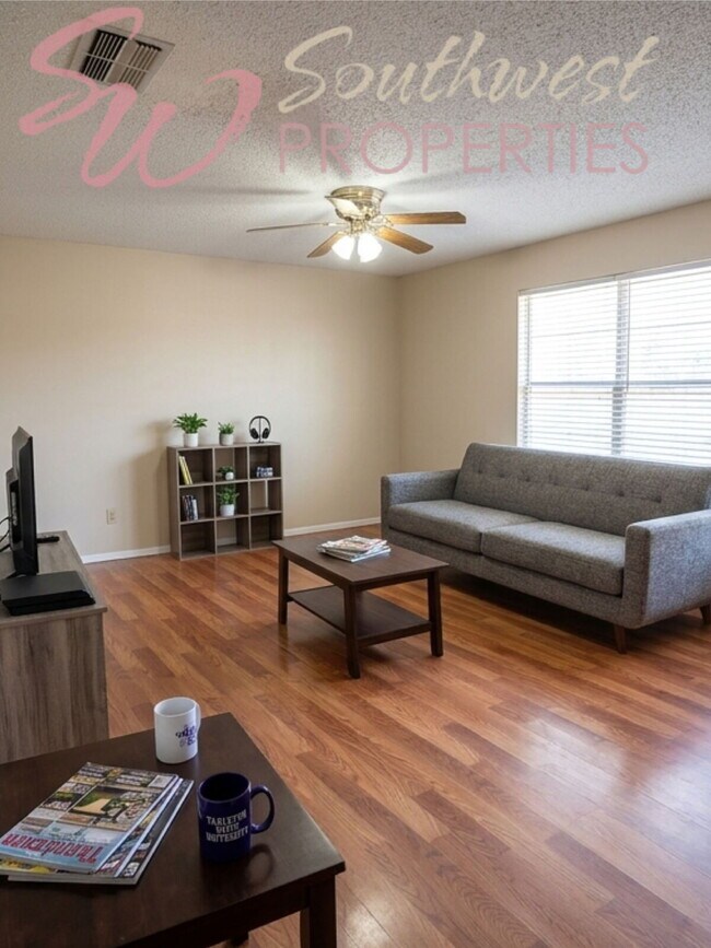 Foto del edificio - Move in Ready 2 bedroom 1 bath apartment -- Walk to Campus!