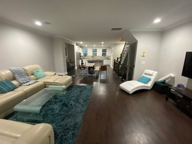 Sala de estar - 2631 Statesville Ave