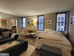 Building Photo - 135 S 19th St