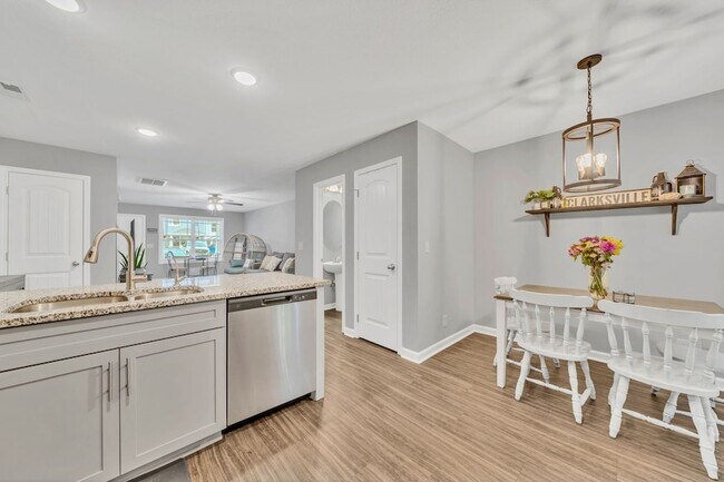 Foto del edificio - 253 Woodland Vly Ln
