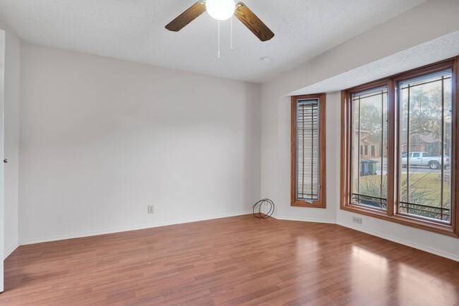 Building Photo - Charming 2-Story Home in The Great Northwe...