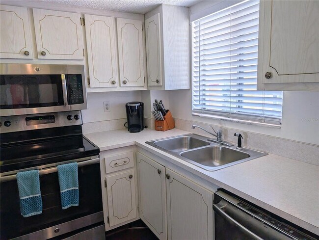 Foto del edificio - 3963 Lake Bayshore Dr
