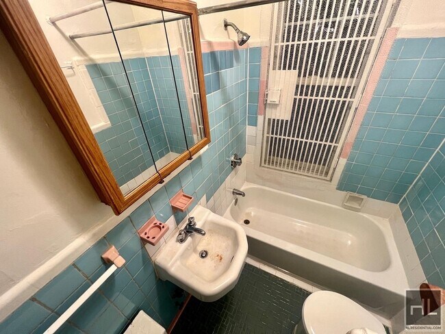 Building Photo - Charming Efficiency 1BR in Prime Clinton Hill