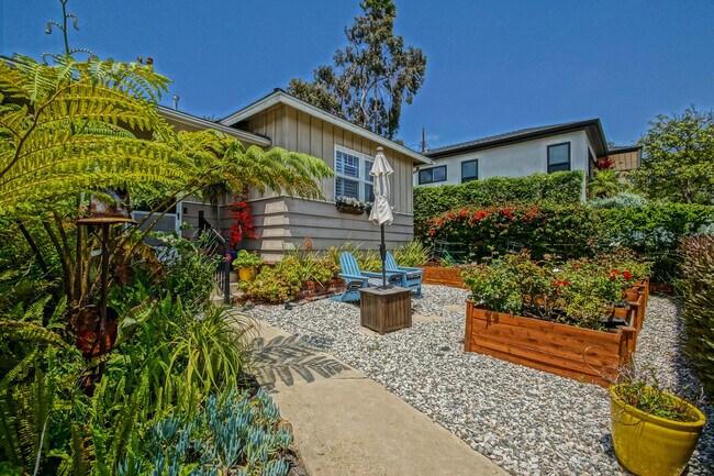 Building Photo - 110 Via Los Altos
