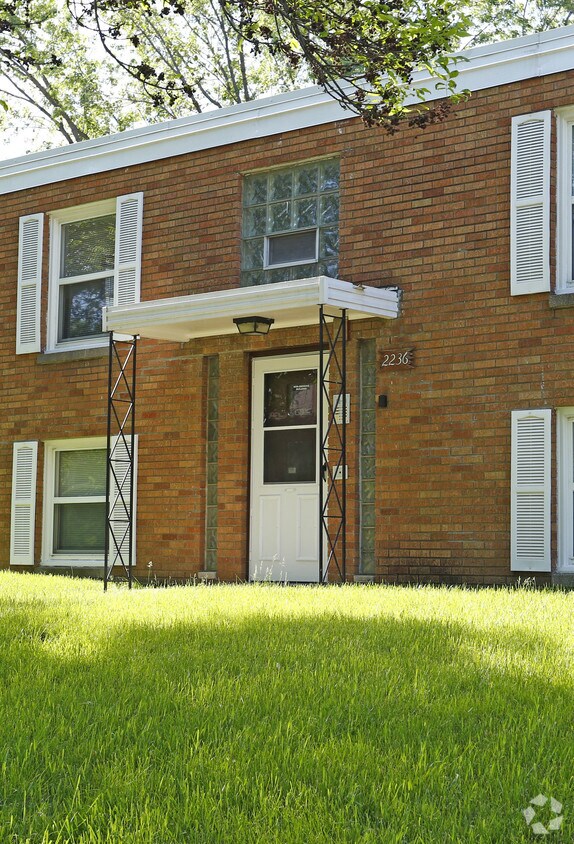 Building Photo - 2236 Pinehurst Ave