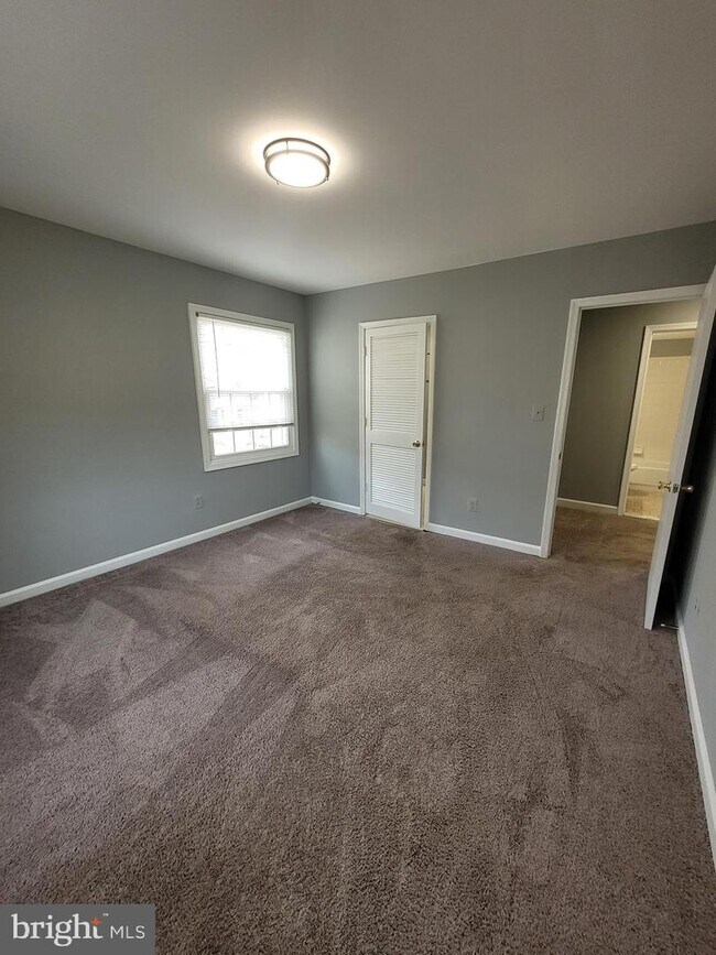 Foto del edificio - 8312H Kingsgate Rd