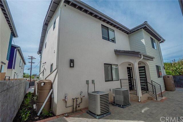 Building Photo - 7203 S La Cienega Blvd