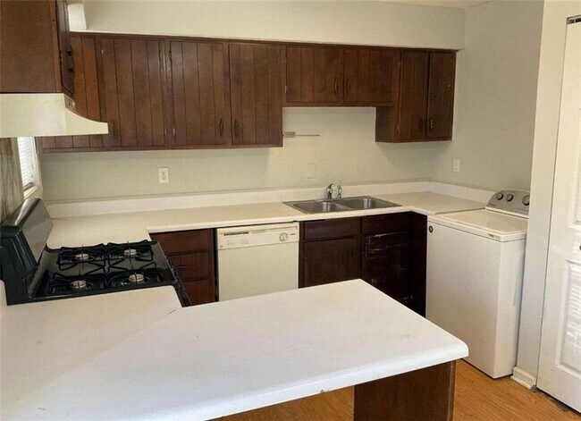 Building Photo - 3195 Abbeywood Dr