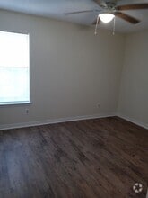 Building Photo - 501 S Edgewood Cir