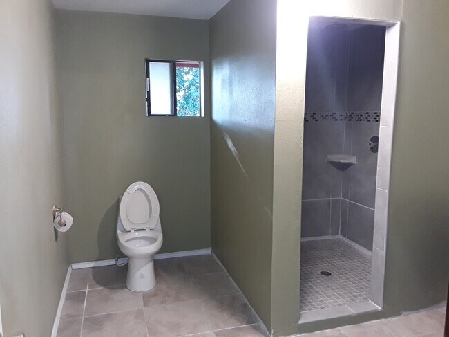 Baño principal - 6301 Well Spring Rd