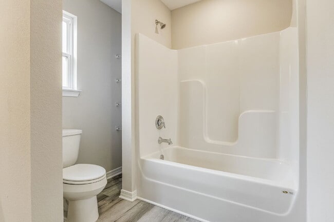 Building Photo - Contemporary Living in Milton!