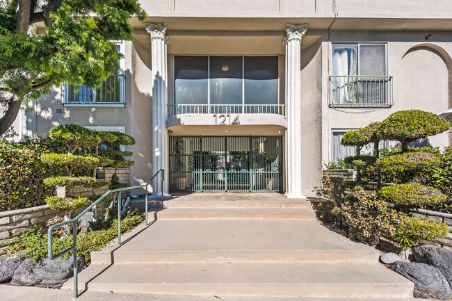Building Photo - 1214 S Alma St