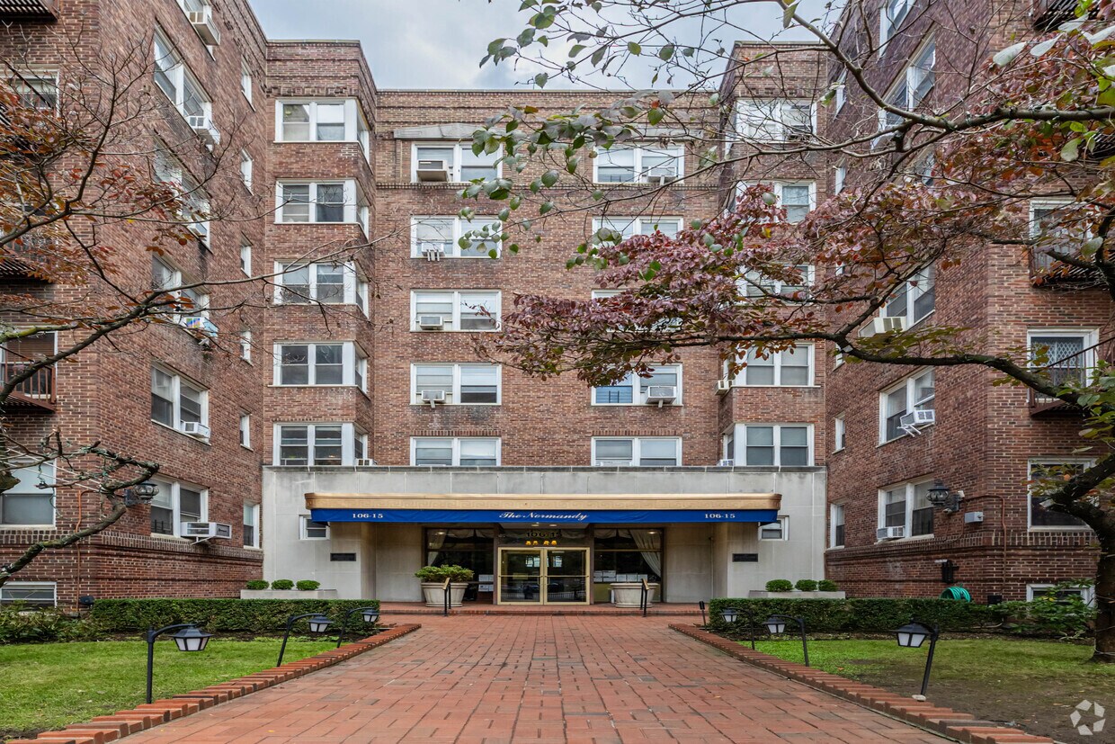 10615 Queens Boulevard Apartments in Forest Hills, NY