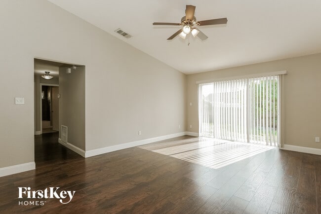Building Photo - 1024 Olliff Way
