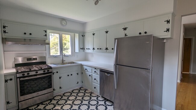 Newly Renovated Kitchen - 5 Parkway W