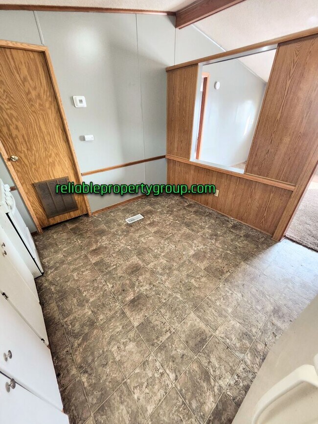 Building Photo - New Listing in Fort Wayne