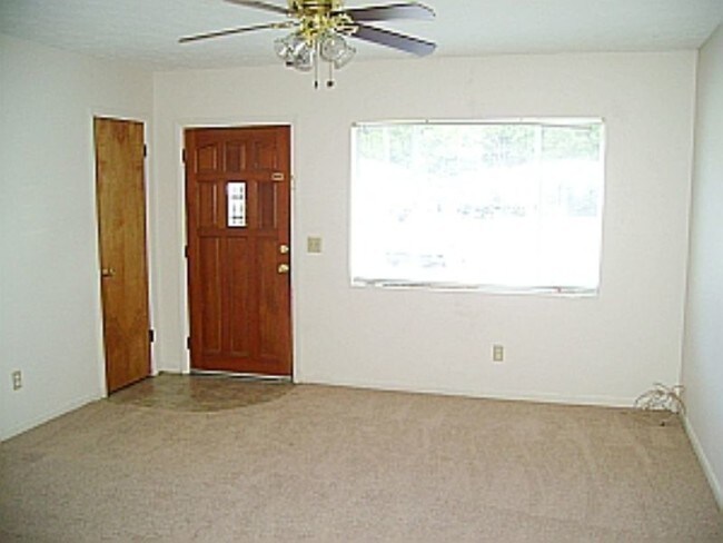 Building Photo - 915 Bradford Cir