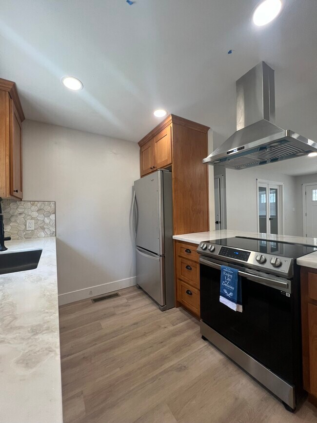 Building Photo - 1228 Monument Dr