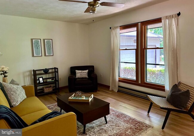 Building Photo - 15679 Edgegrove Rd