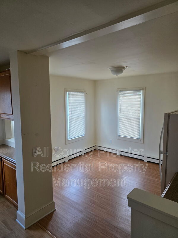 Building Photo - 4 Henshaw Ct