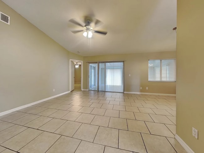 Building Photo - 1330 Coolmont Dr
