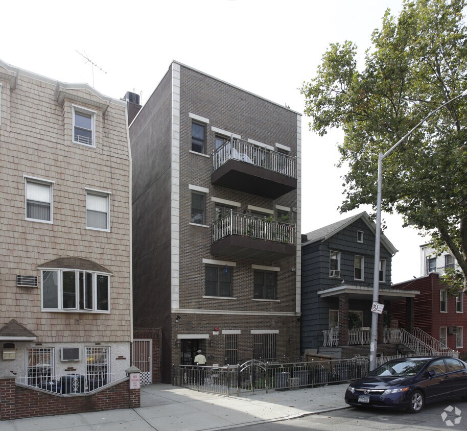 Primary Photo - 226 Ainslie St