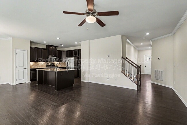 Foto del edificio - 11007 Discovery Dr NW