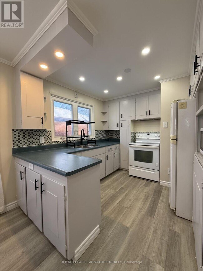 Building Photo - 103 Cleta Dr