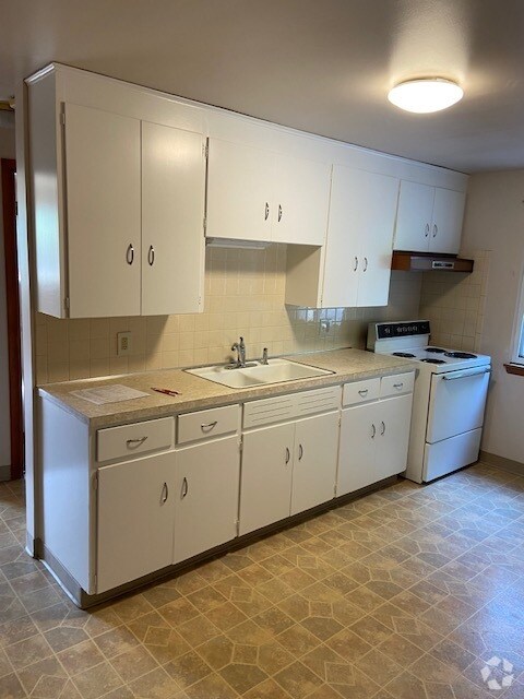 Building Photo - 27 Forrestal Ln