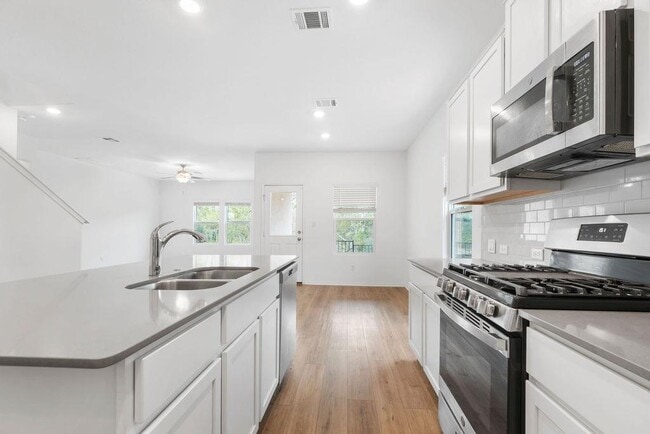 Building Photo - 1205 Sweetspire St