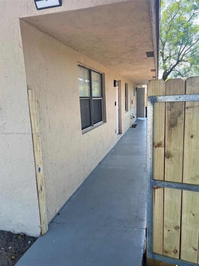 Foto del edificio - 717 NW 5th Ave