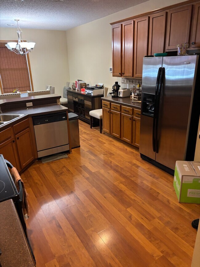 Foto del edificio - 931 Willow Glen Dr