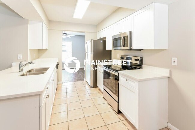 Foto del edificio - 4 Bedroom Pet-Friendly Home in Valrico, FL...