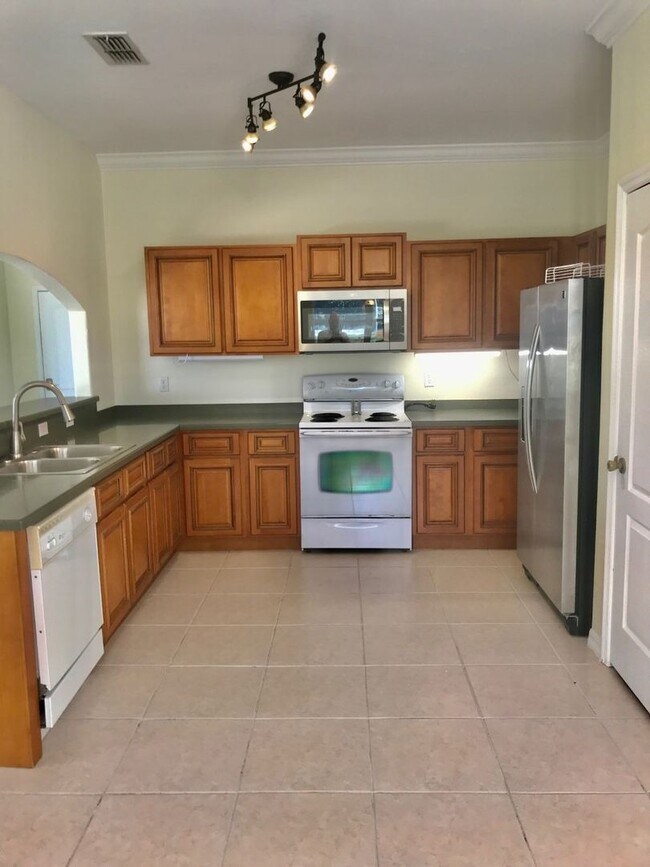 Building Photo - Great 4 bedroom pool home in gated community